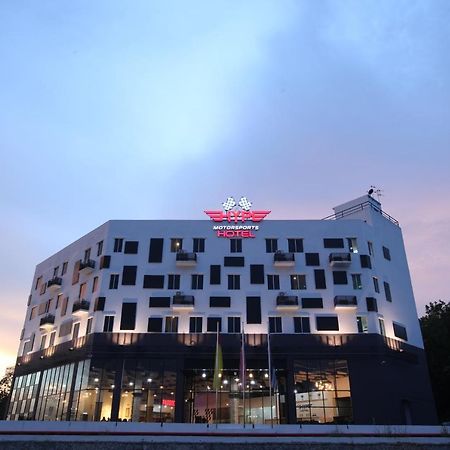 Hype Motorsport Hotel Nilai Ngoại thất bức ảnh