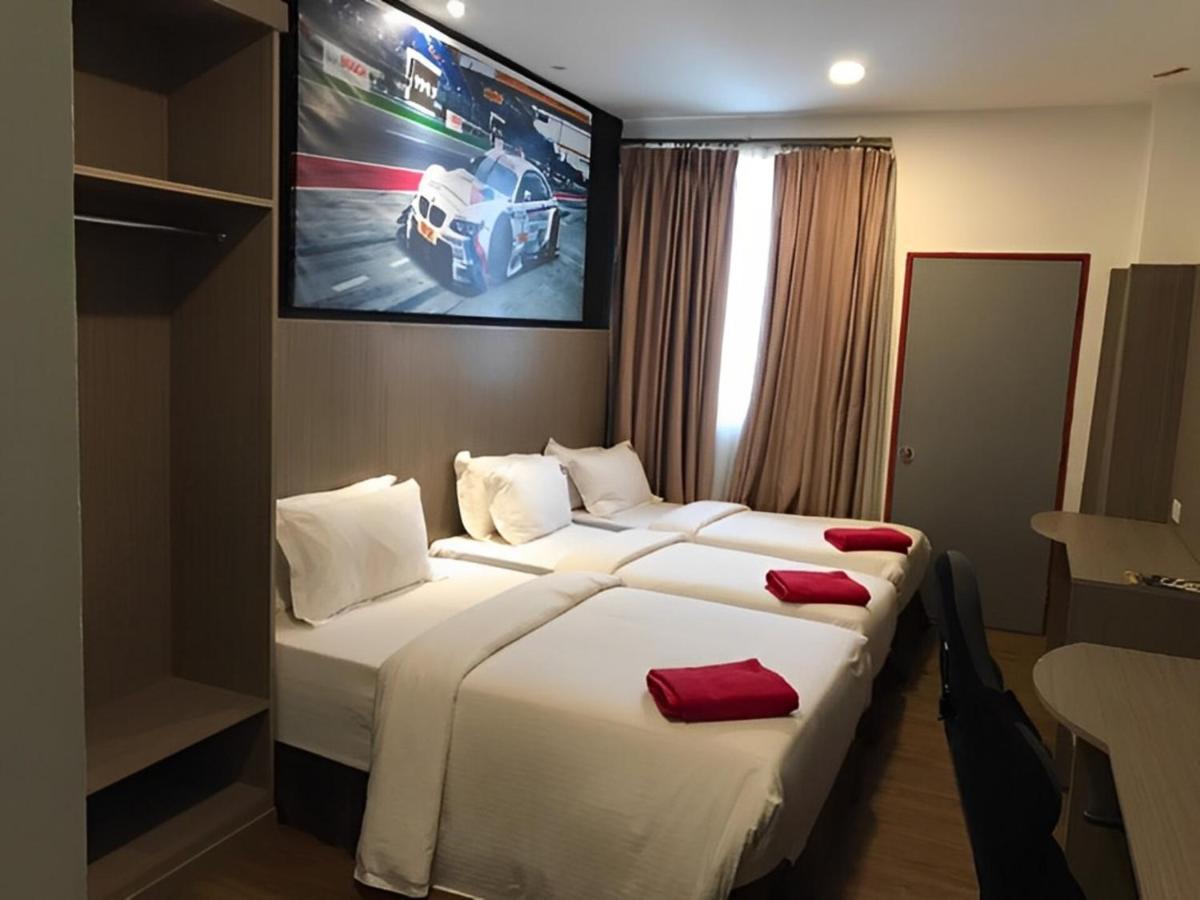 Hype Motorsport Hotel Nilai Ngoại thất bức ảnh