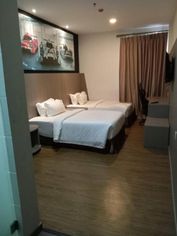 Hype Motorsport Hotel Nilai Ngoại thất bức ảnh