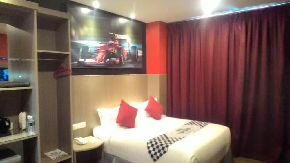 Hype Motorsport Hotel Nilai Ngoại thất bức ảnh