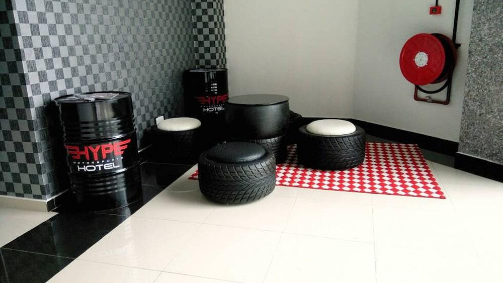 Hype Motorsport Hotel Nilai Ngoại thất bức ảnh