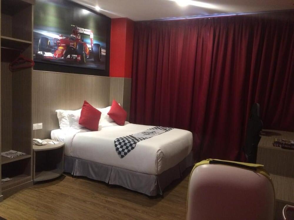 Hype Motorsport Hotel Nilai Ngoại thất bức ảnh