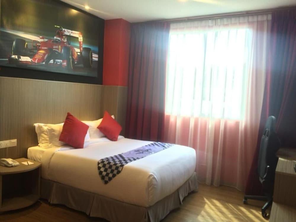 Hype Motorsport Hotel Nilai Ngoại thất bức ảnh