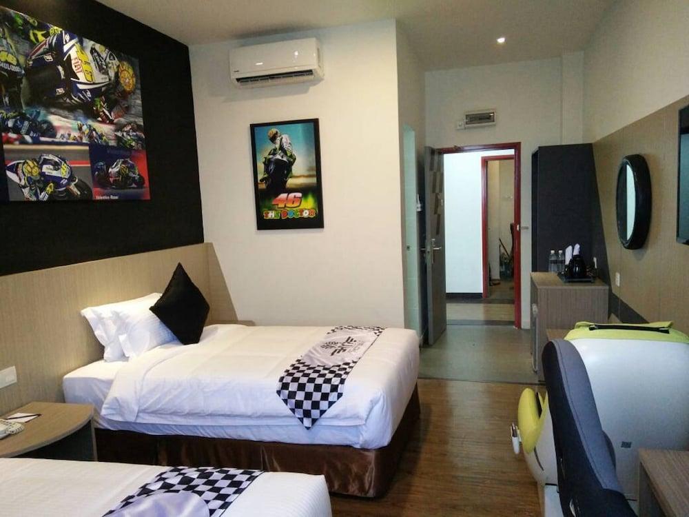 Hype Motorsport Hotel Nilai Ngoại thất bức ảnh