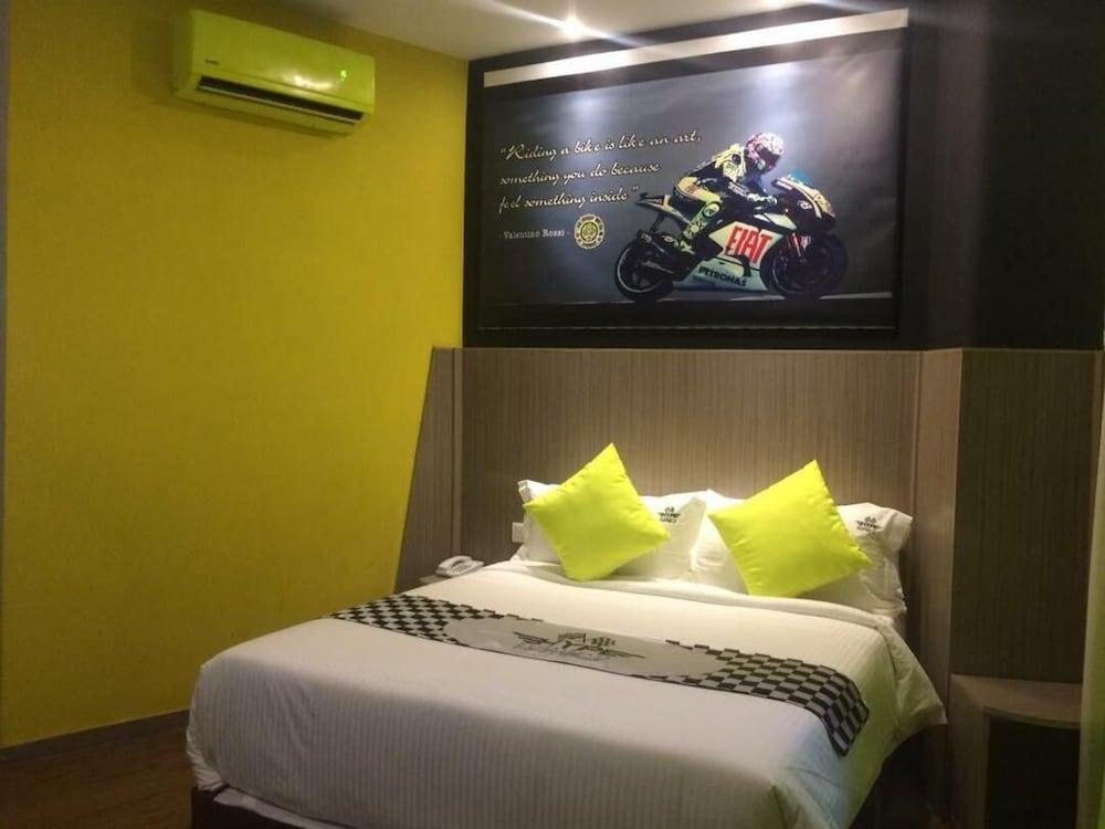 Hype Motorsport Hotel Nilai Ngoại thất bức ảnh