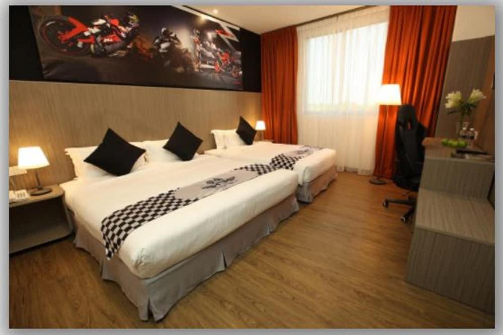 Hype Motorsport Hotel Nilai Ngoại thất bức ảnh