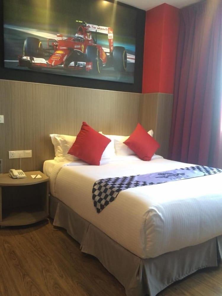 Hype Motorsport Hotel Nilai Ngoại thất bức ảnh