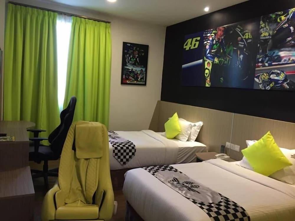 Hype Motorsport Hotel Nilai Ngoại thất bức ảnh