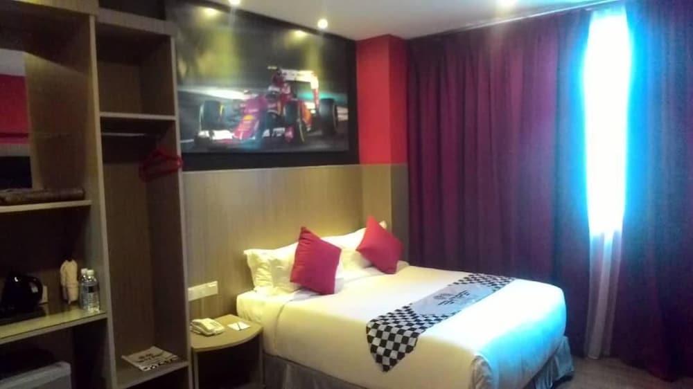 Hype Motorsport Hotel Nilai Ngoại thất bức ảnh