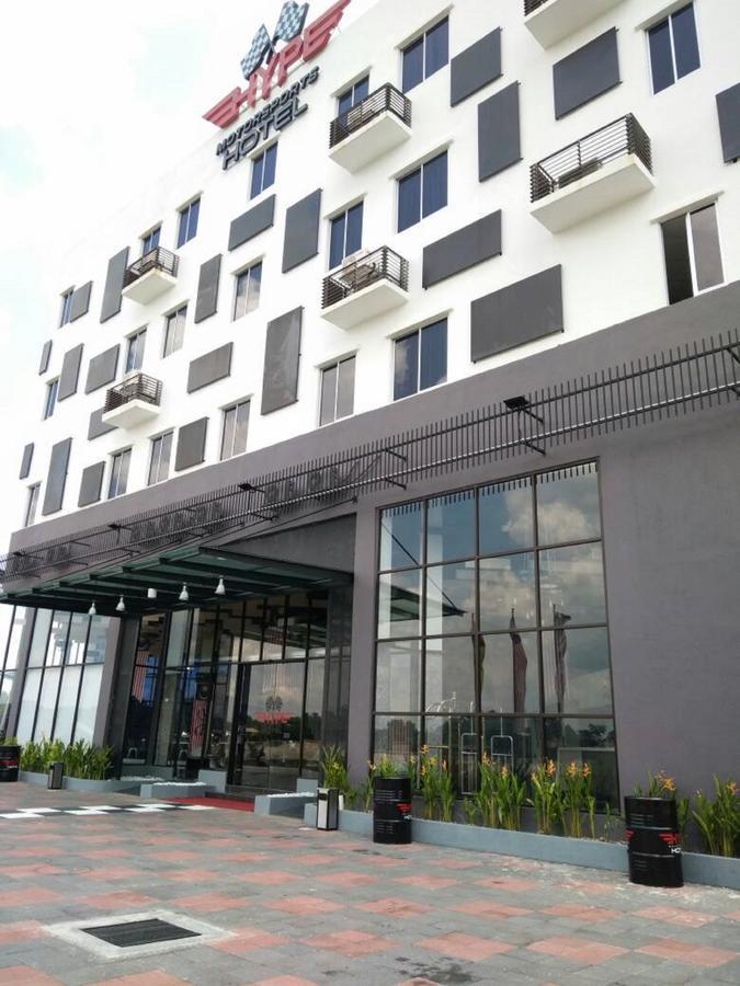 Hype Motorsport Hotel Nilai Ngoại thất bức ảnh